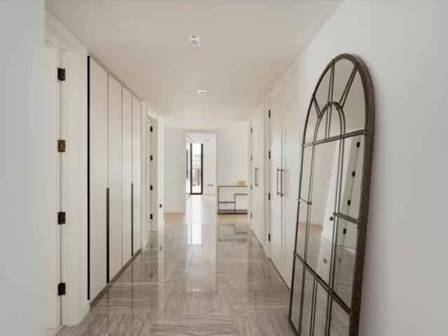 Flat for sale in Covent Garden, Greater London