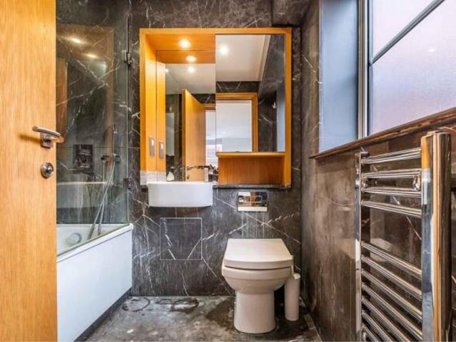 Flat for sale in Cat Hill