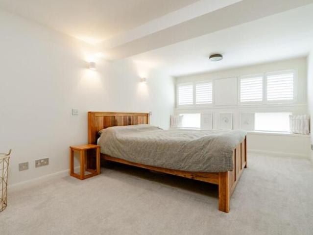 Flat for sale in Lochend, Scotland