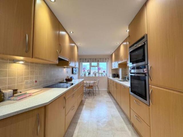 Flat for sale in Edgware, Greater London