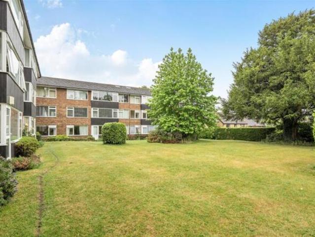 Flat for sale in Westborough, Surrey