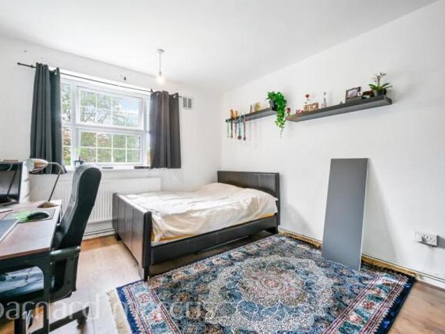 Flat for sale in London Borough of Merton, Mitcham
