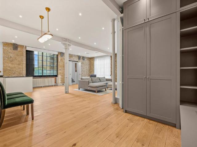Flat for sale in Touchen-end, Bray