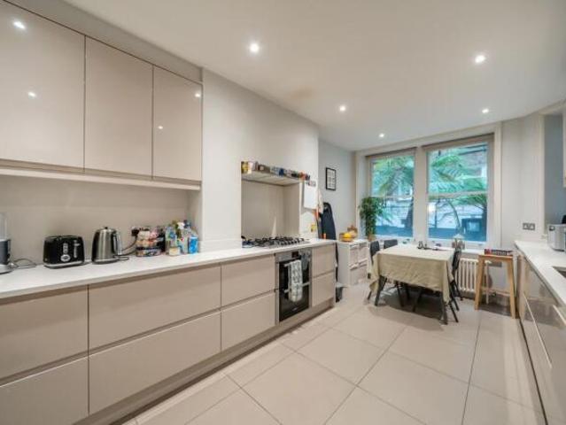 Flat for sale in Maida Vale, Greater London