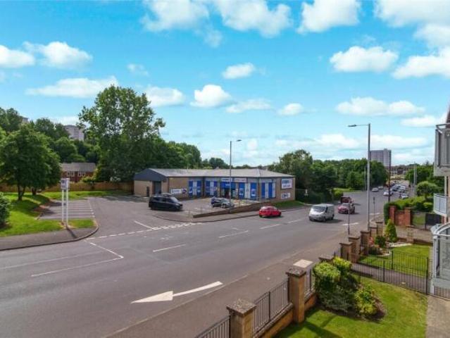 Flat for sale in Auldhouse, Scotland