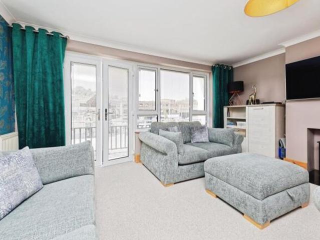 Flat for sale in Clarendon, Ash