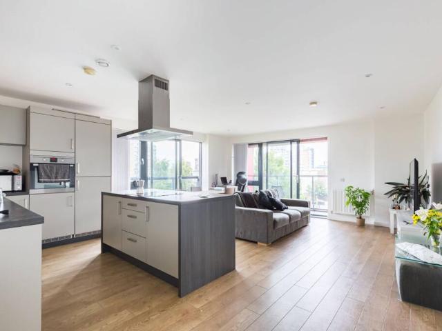 Flat for sale in Poplar