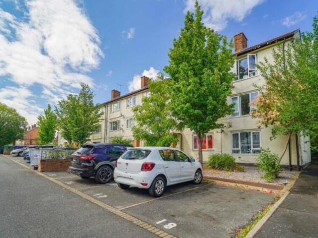 Flat for sale in Calderstones