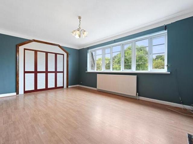 Flat for sale in Ealing, Greater London