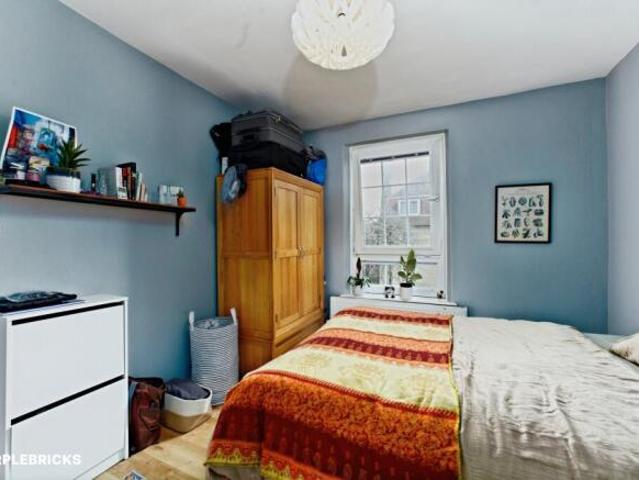 Flat for sale in London Borough of Lambeth, Greater London