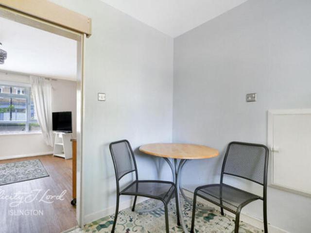 Flat for sale in Islington, Greater London