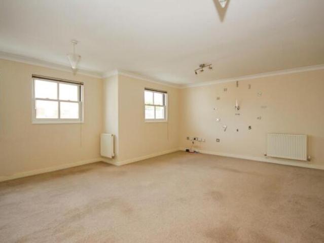 Flat for sale in Sydenham, Green Close