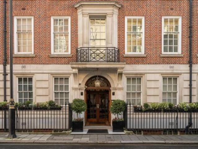 Flat for sale in Mayfair, Greater London