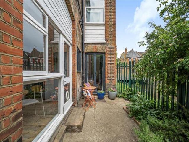 Flat for sale in Cat Hill