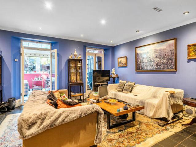 Flat for sale in Cat Hill