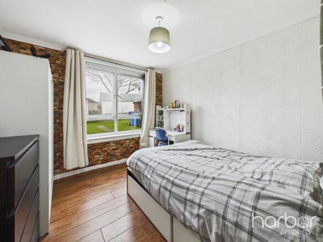 Flat for sale in Carntyne, Scotland
