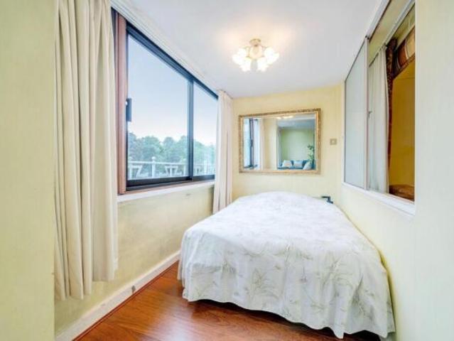 Flat for sale in Bayswater, Greater London