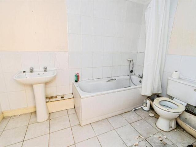 Flat for sale in Barton Stacey, Hampshire