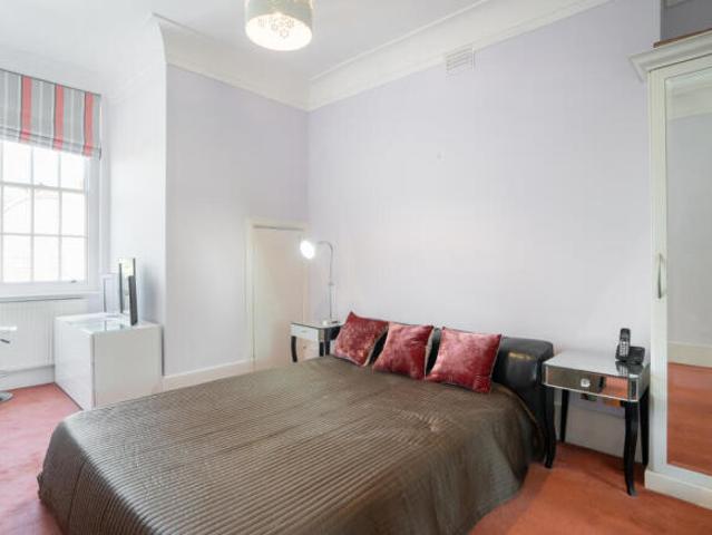 Flat for sale in Cat Hill
