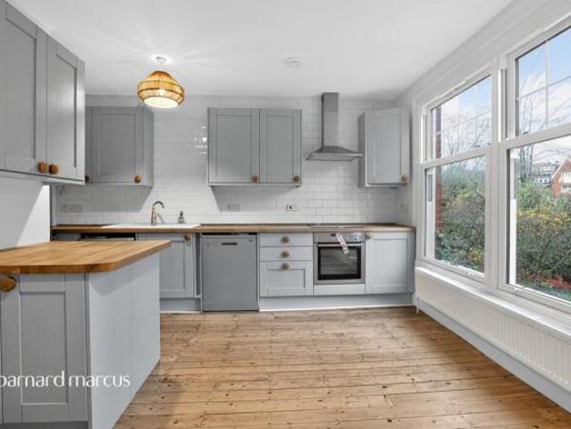 Flat for sale in Kingsbury, Greater London