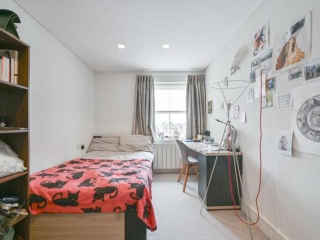 Flat for sale in Bayswater, Greater London
