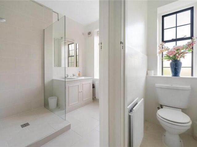 Flat for sale in Putney, Greater London