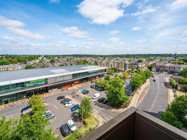 Flat for sale in Kingston Vale, Greater London