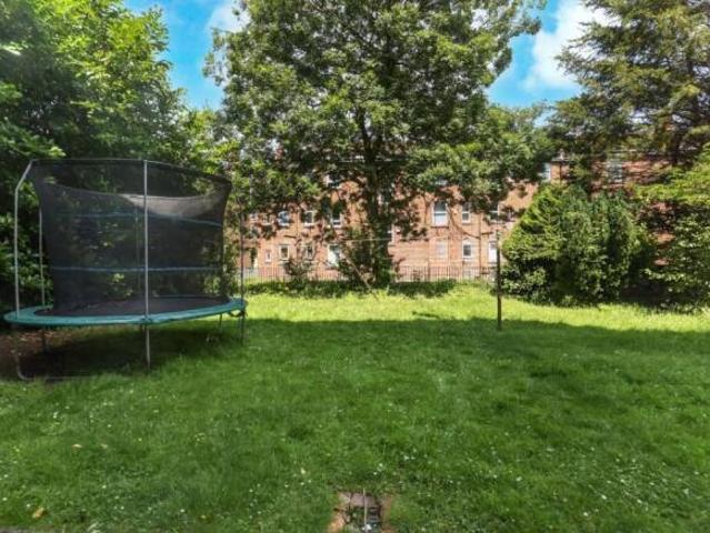 Flat for sale in Crossmyloof, Scotland