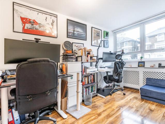 Flat for sale in Cat Hill