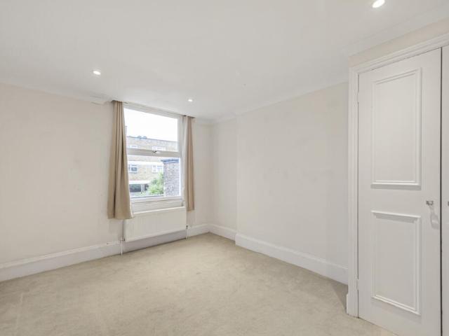 Flat for sale in Cat Hill
