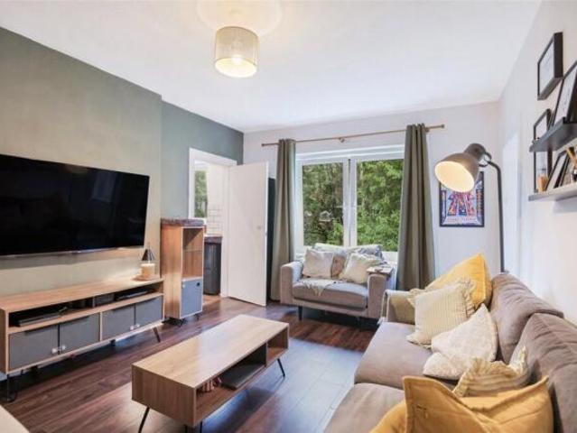 Flat for sale in Kelvindale, Scotland