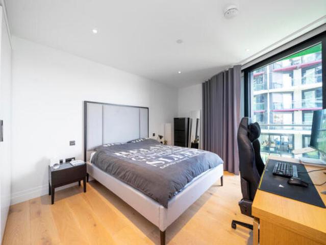 Flat for sale in Cat Hill, England