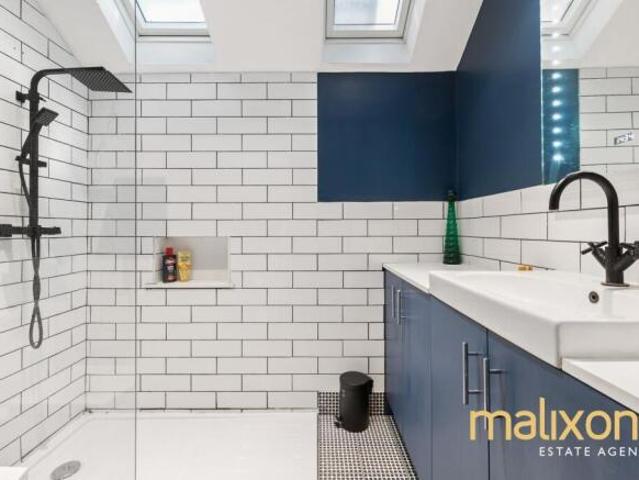Flat for sale in Cat Hill