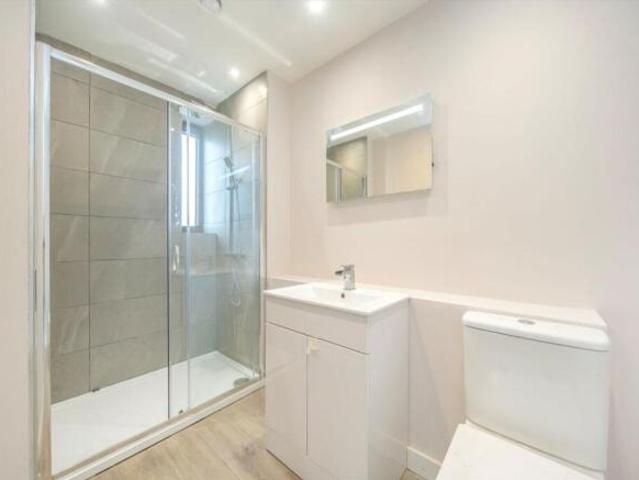 Flat for sale in London Borough of Merton, Mitcham