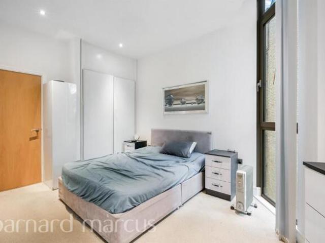 Flat for sale in London Borough of Lewisham, Deptford