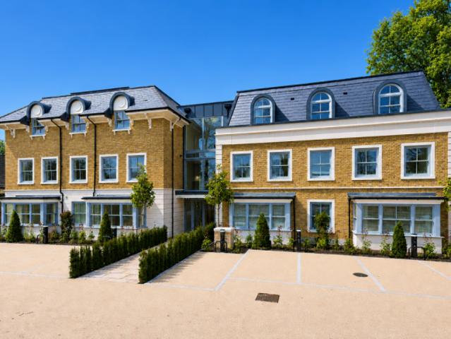 Flat for sale in Kingston Upon Thames, Greater London