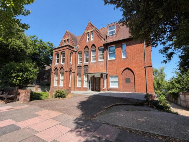 Flat for sale in Eastbourne, East Sussex