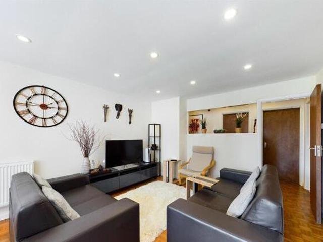 House for sale in Little Stanmore, Greater London