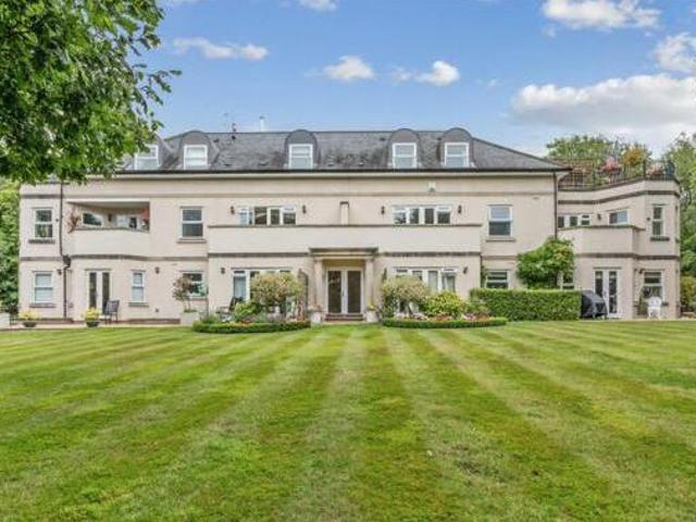 House for sale in Little Stanmore, Greater London