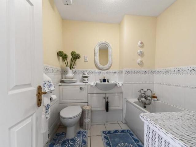 Flat for sale in Rutherglen, Scotland