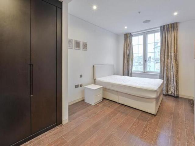 Flat for sale in London Borough of Hounslow, Strand