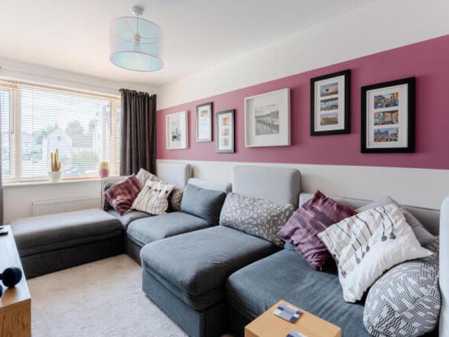 Flat for sale in Kingswood