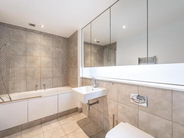 Flat for sale in Cat Hill