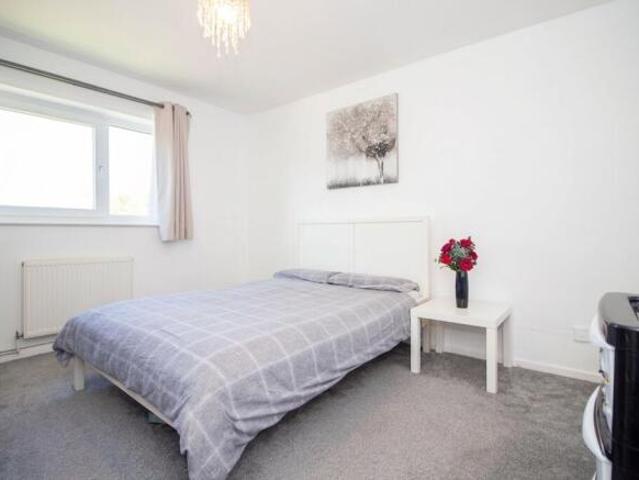 Flat for sale in Carpenders Park, Three Rivers