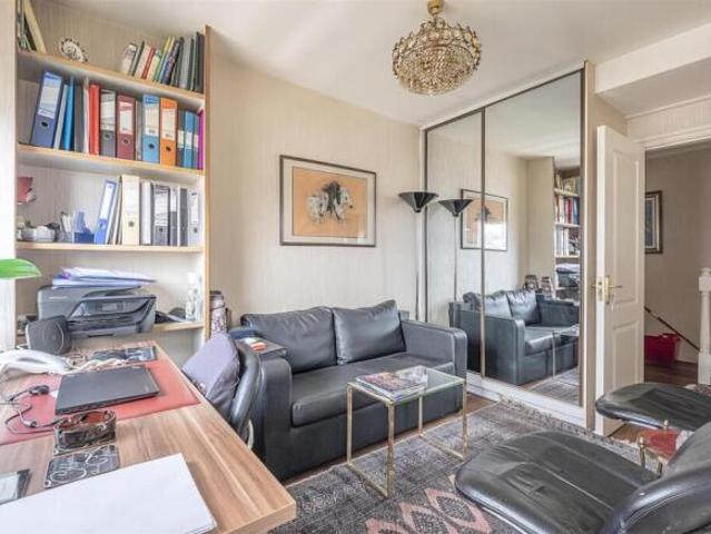 Flat for sale in Cat Hill