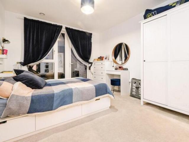 Flat for sale in Cat Hill, England