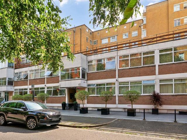 Flat for sale in St John's Wood