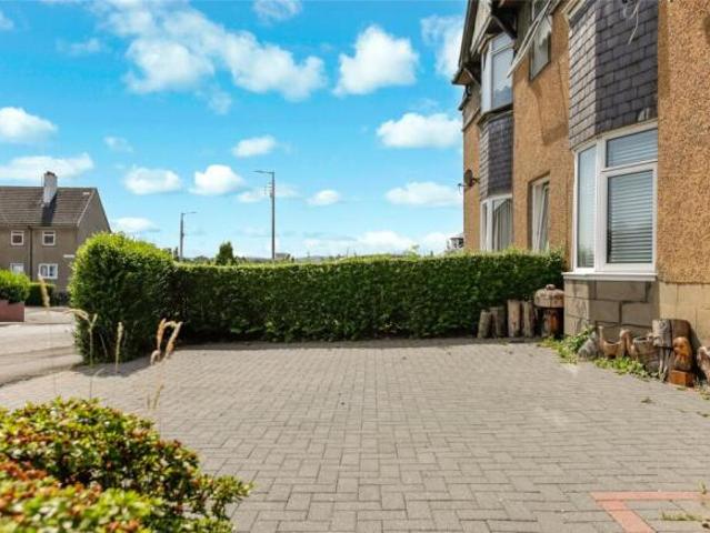 Flat for sale in Cardonald, Scotland