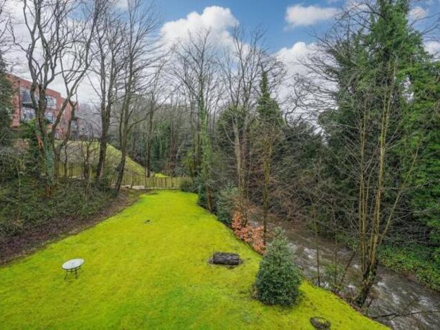 Flat for sale in South Lane, West Yorkshire