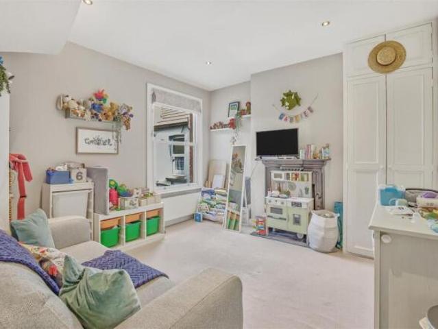 Flat for sale in East Sheen, Greater London